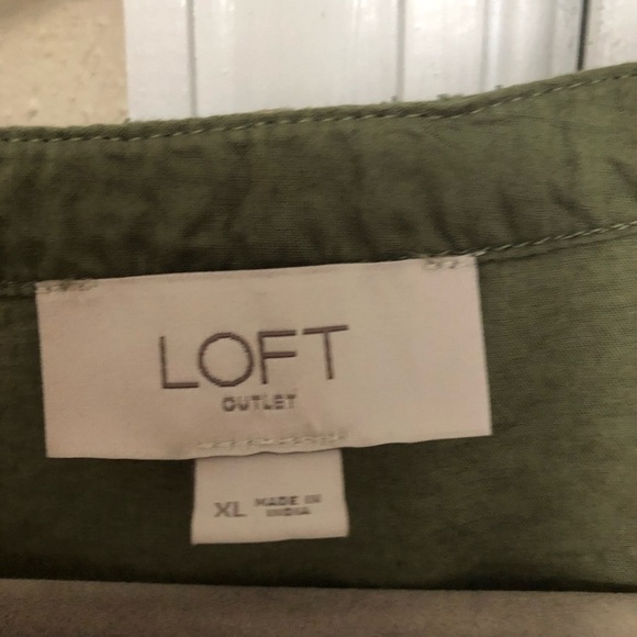 Loft V-Neck Ruffled Sleeveless, Loose Fit - Picture 3 of 5